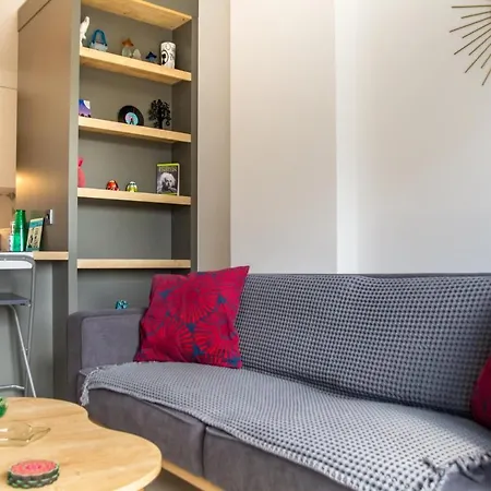 Gorgeous With Pool And Balcony In Izmir Altinyunus