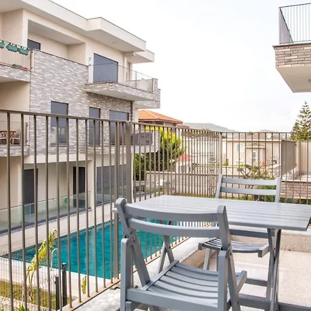Gorgeous With Pool And Balcony In Izmir דירה