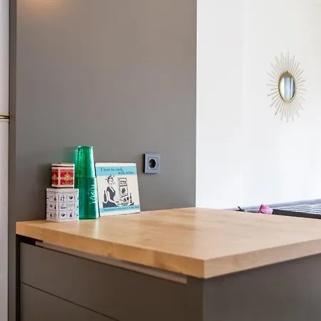 Gorgeous With Pool And Balcony In Izmir דירה